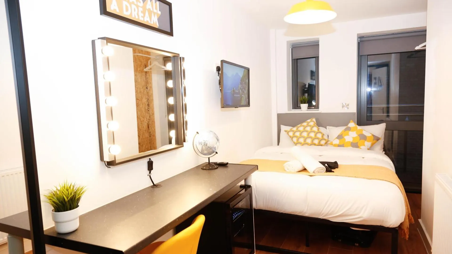 Privatunterkunft New Luxury Rooms In The Heart Of London Next To Shops, Cafes, Bars & Metro With Shared Bathrooms