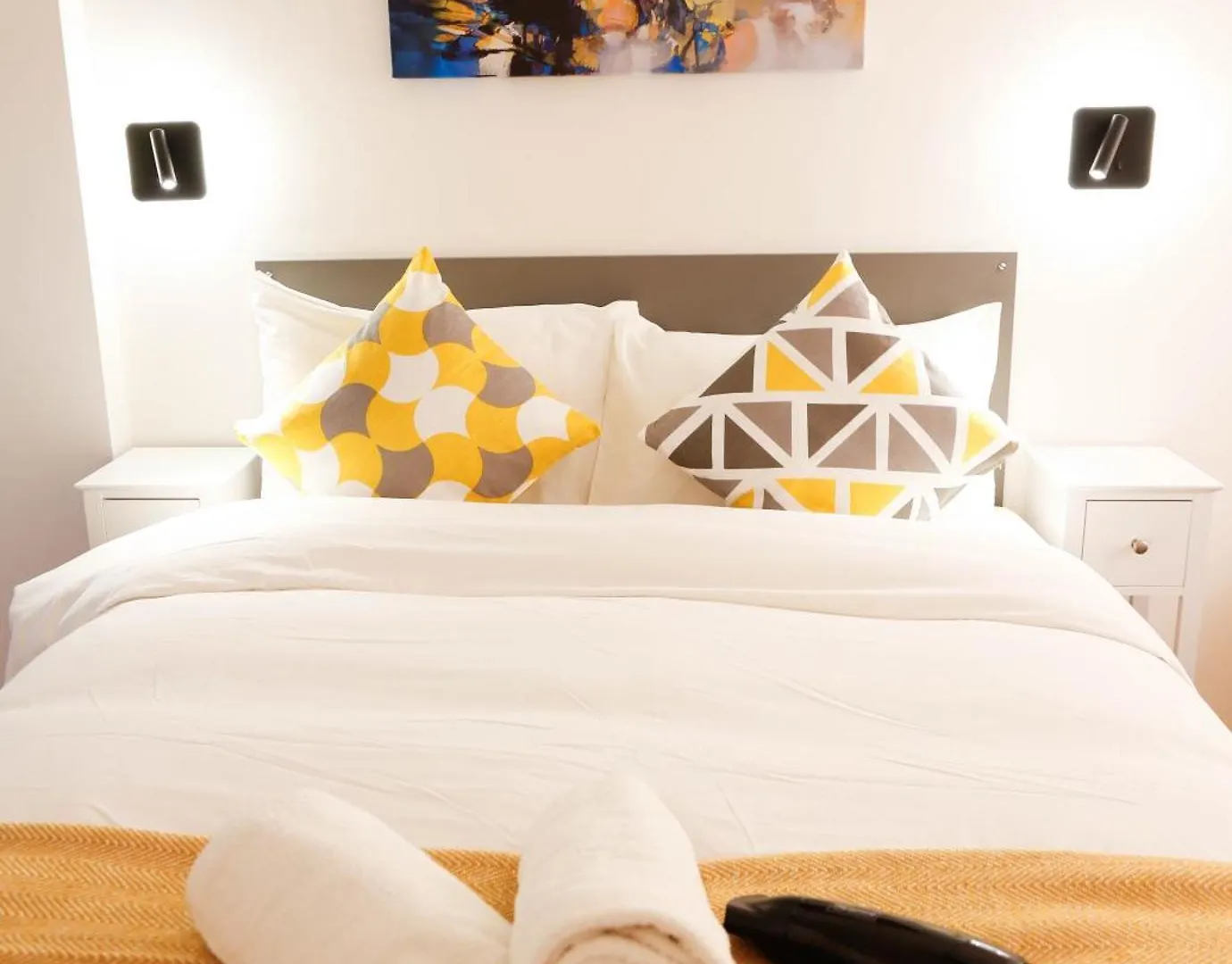 New Luxury Rooms In The Heart Of London Next To Shops, Cafes, Bars & Metro With Shared Bathrooms Großbritannien