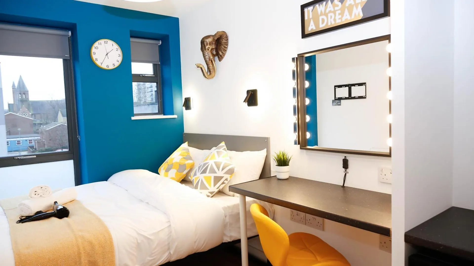 New Luxury Rooms In The Heart Of London Next To Shops, Cafes, Bars & Metro With Shared Bathrooms 0*,