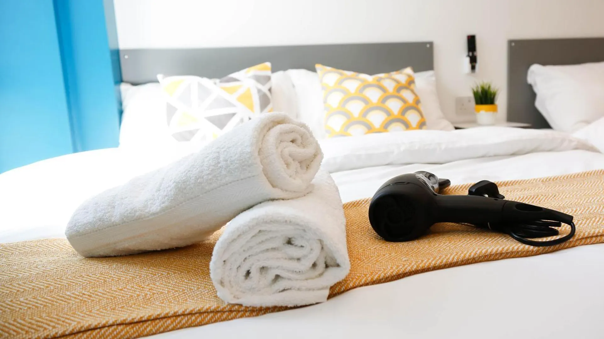 New Luxury Rooms In The Heart Of London Next To Shops, Cafes, Bars & Metro With Shared Bathrooms Großbritannien