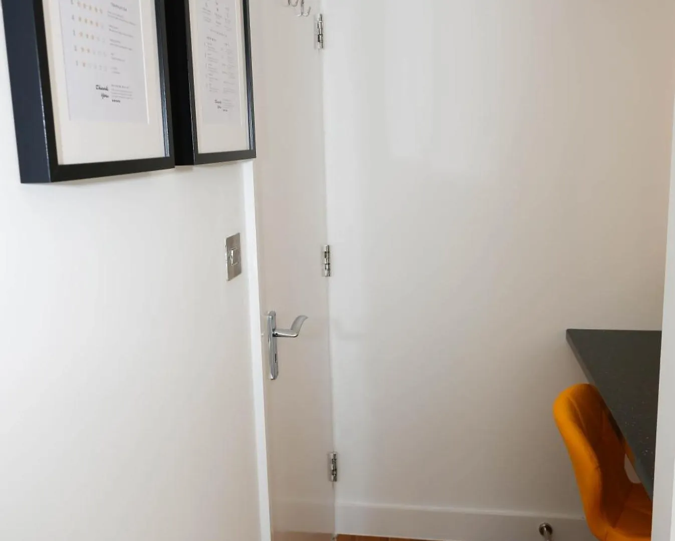 New Luxury Rooms In The Heart Of London Next To Shops, Cafes, Bars & Metro With Shared Bathrooms